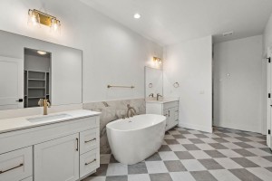 44-web-or-mls-1805-N-Black-Elm-44